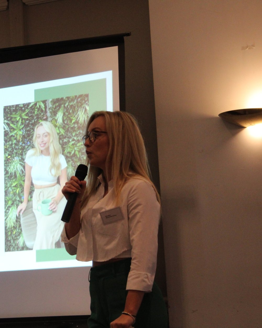 Siân Gibbs teaching lash artists at an industry event
